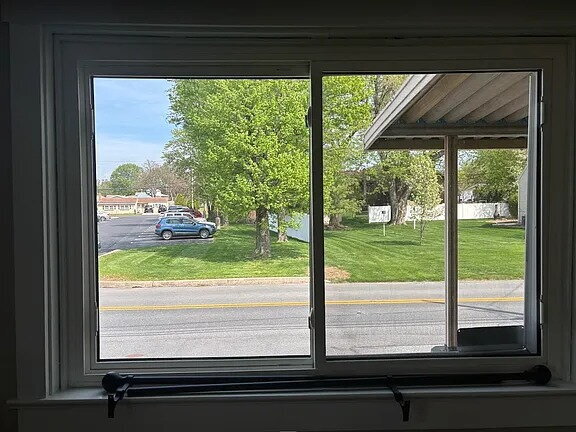 Building Photo - Comfortable, clean, charming 3-bedroom detached home with backyard. Conveniently located in Lower...