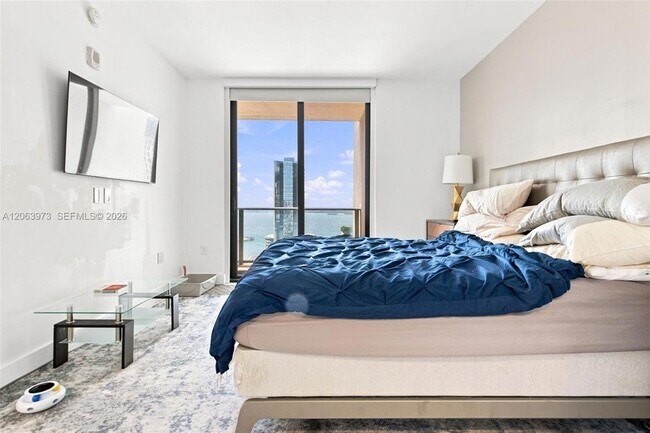 Building Photo - 1010 Brickell Ave