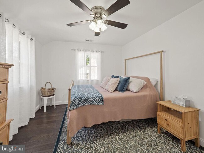 Building Photo - 2605 Arcola Ave