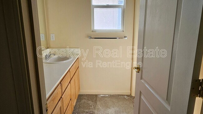 Building Photo - 2068 Eucalyptus Way