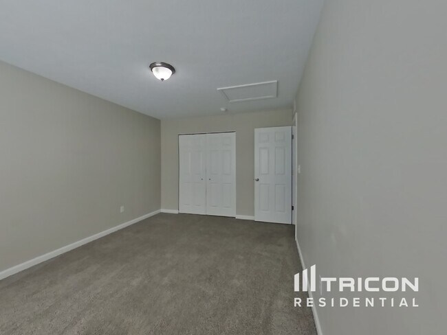 Building Photo - 2488 Shadow Bend Dr