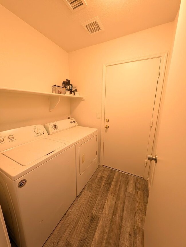 Building Photo - AVAILABLE NOW IN GREAT GILBERT LOCATION WITH NO HOA!!!