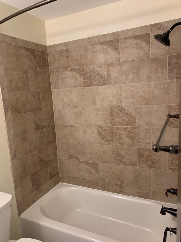 Building Photo - 995 St Albans St N