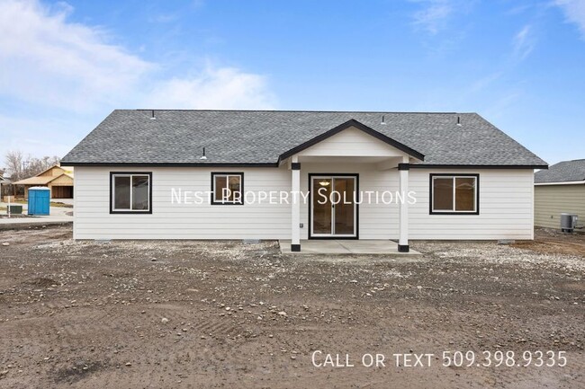 Building Photo - PENDING APPLICATION. Built in 2023!! 3 Bed...