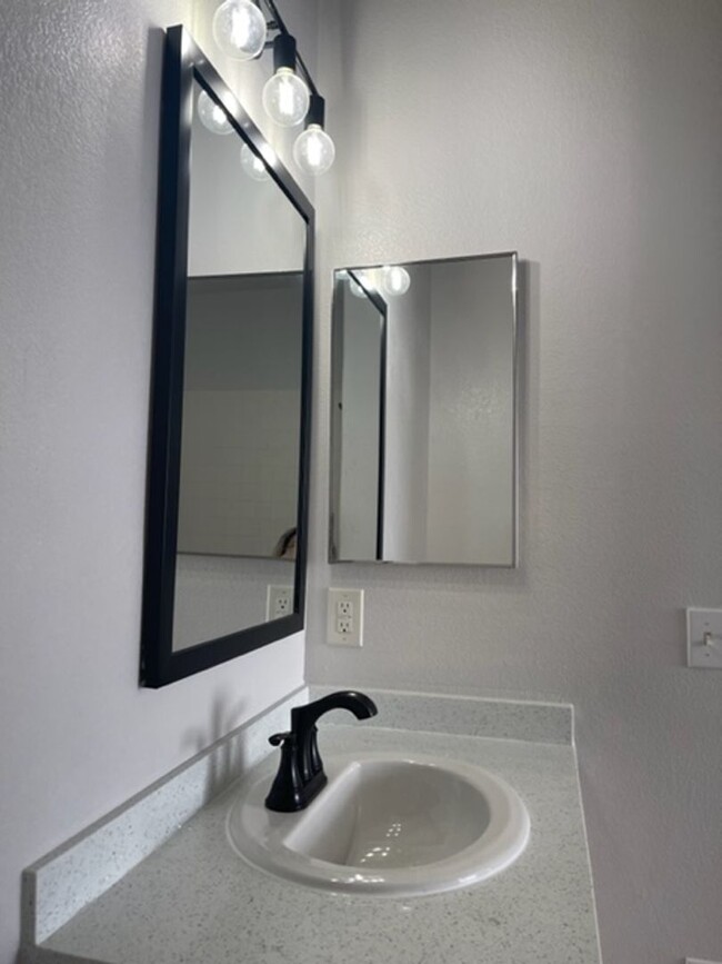 Building Photo - BEAUTIFUL CUSTOM CONDO IN DOWNTOWN SUMMERLIN