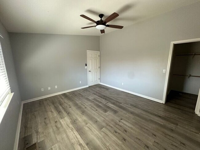 Building Photo - MOVE IN SPECIAL!! DEPOSIT MOVES YOU IN!!!