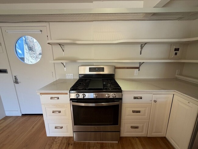 Building Photo - 1072F-A/B-PGPM-T/L-CS