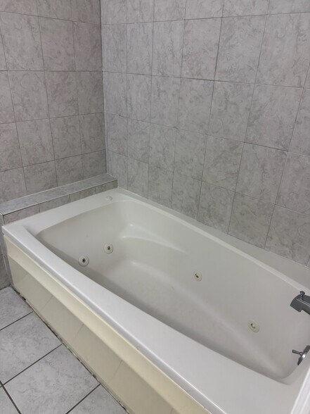 Building Photo - 232 Lawson St