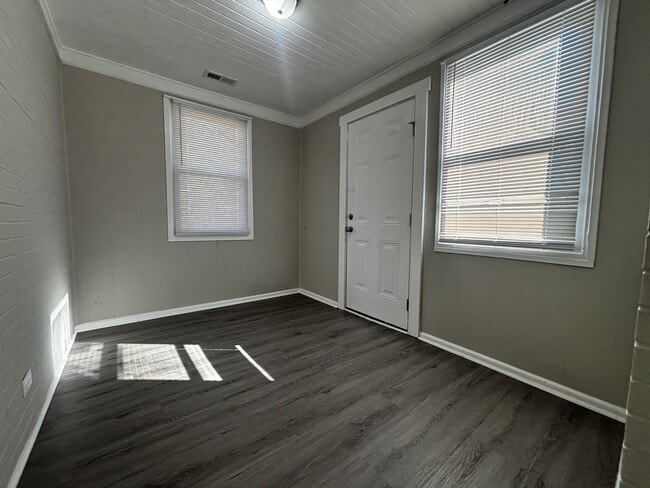 Building Photo - 516 Olivia Ln