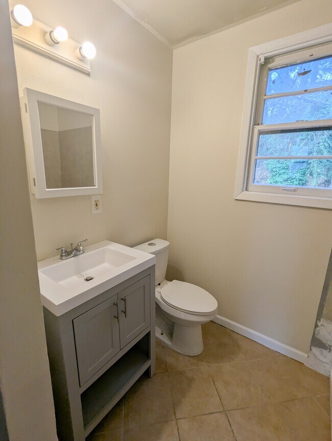 Building Photo - 336 Triumph Cir SE