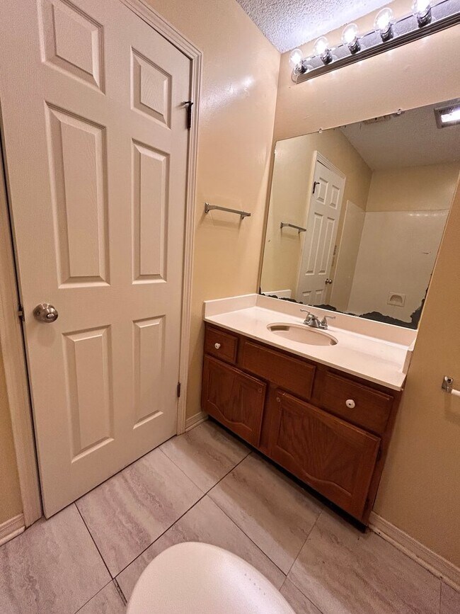 Building Photo - W/S/T included! Dbl garage! 2BR/2.5BA with...