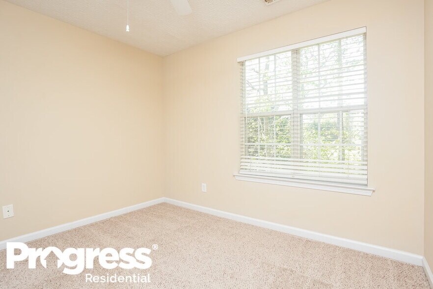 Building Photo - 2628 English Oaks Ln NW