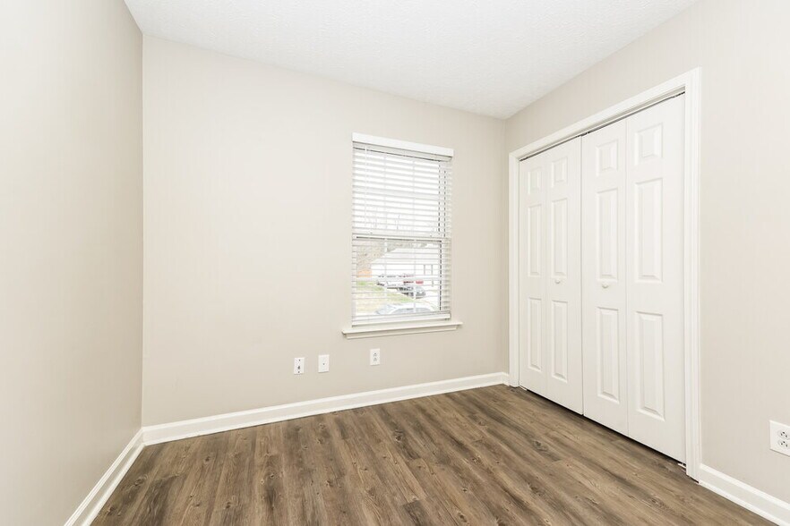 Building Photo - 1435 Tuffnell Dr