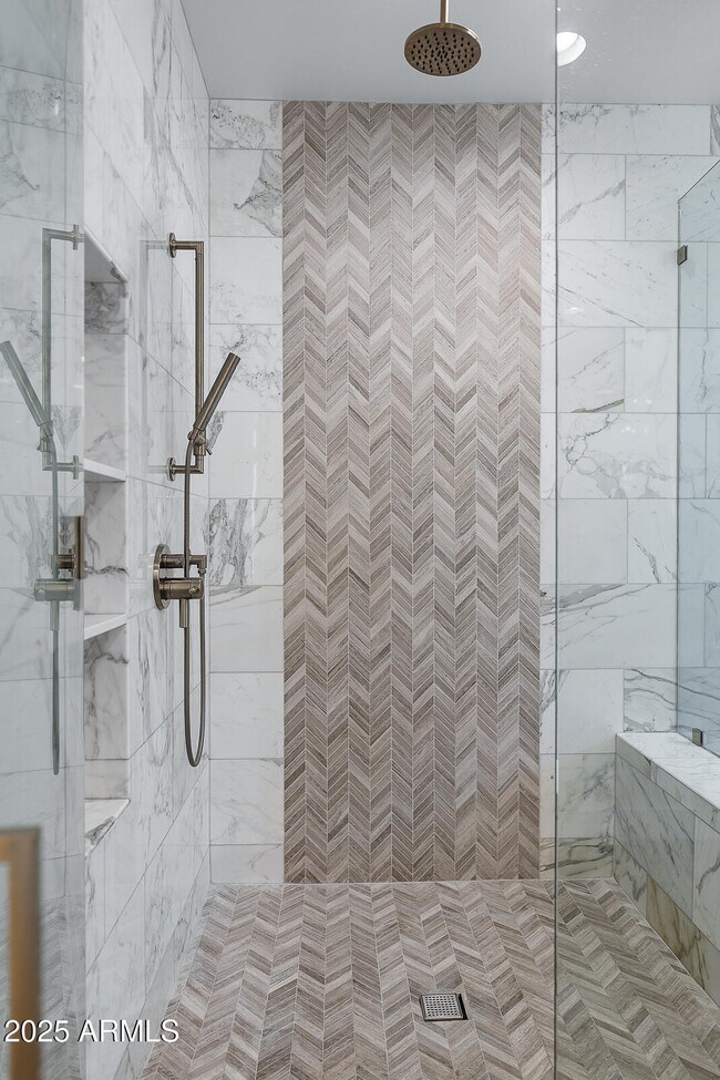 Building Photo - 5841 N Echo Canyon Cir