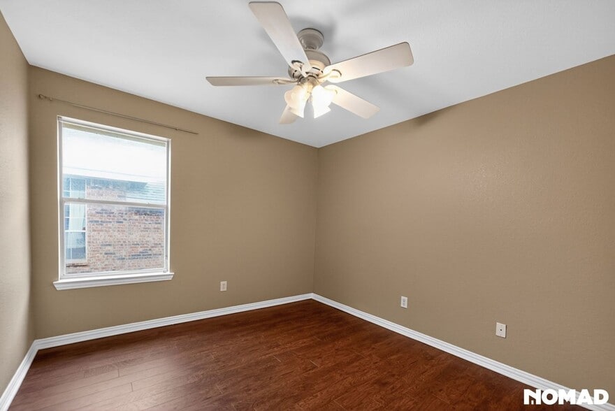 Building Photo - 409 Lois Ln