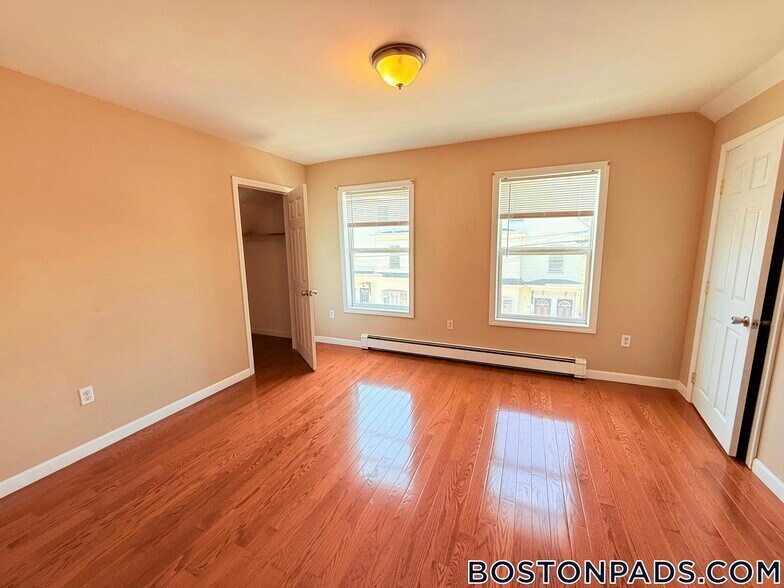 Building Photo - 54 Pleasant St