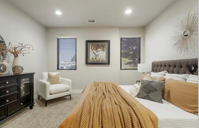 Building Photo - Experience fabulous Brookside living, just outside your front door!