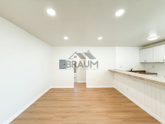 Building Photo - 5611 Fulcher Ave