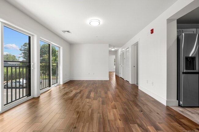 Building Photo - 245 E Main St