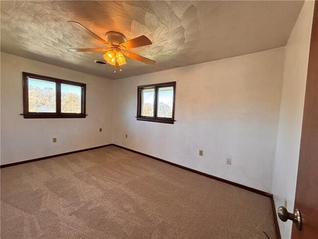 Building Photo - 2695 W Chestnut St