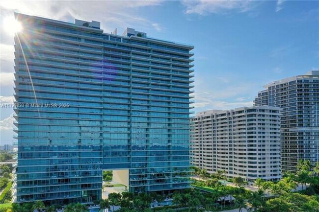 Building Photo - 10201 Collins Ave