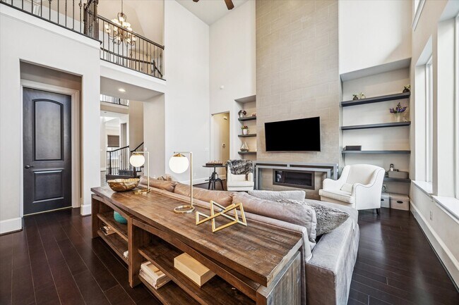 Building Photo - 618 Pink Azalea Trail