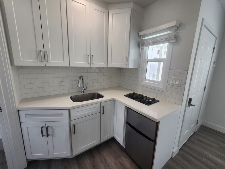 Building Photo - 383 Harvey Dr