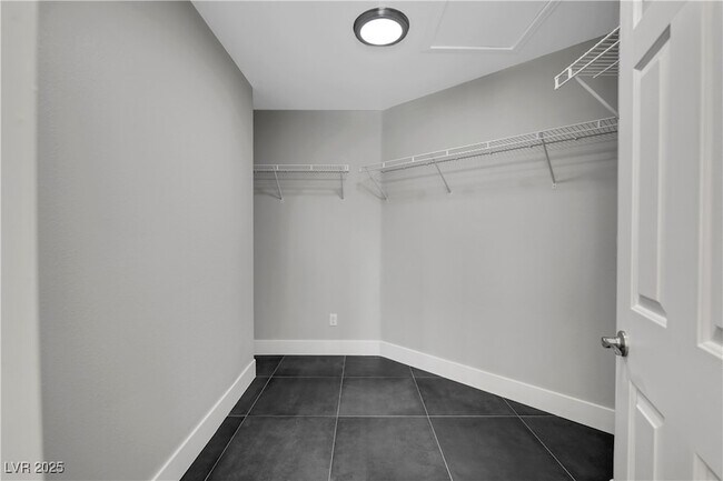 Building Photo - 7379 Majestic Bluff Pl