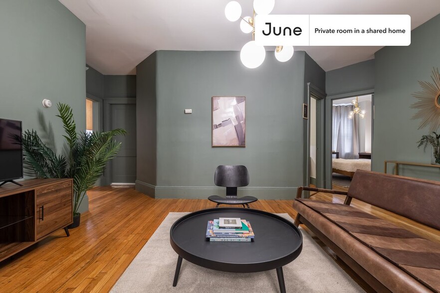 Building Photo - Room in Shared 4 bed/1 bath home