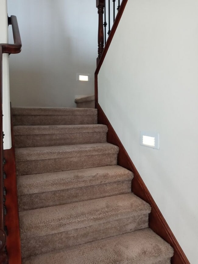 Building Photo - FOUR BEDROOMS!