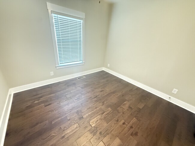 Building Photo - 1112 Phillips St SW