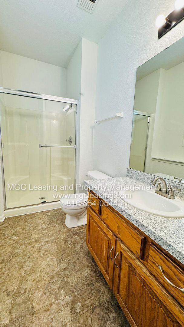 Building Photo - Creekwood Park Townhomes: 3 bedroom Duplex with unique floor plan for rent in the Northland