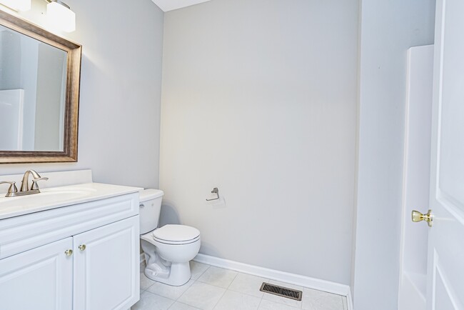Building Photo - 105 Woodside Cir