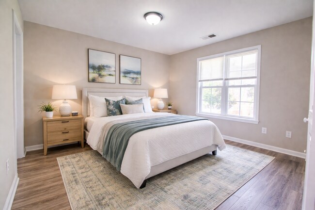 Building Photo - 2 Bedroom 2.5 Bathroom Townhome