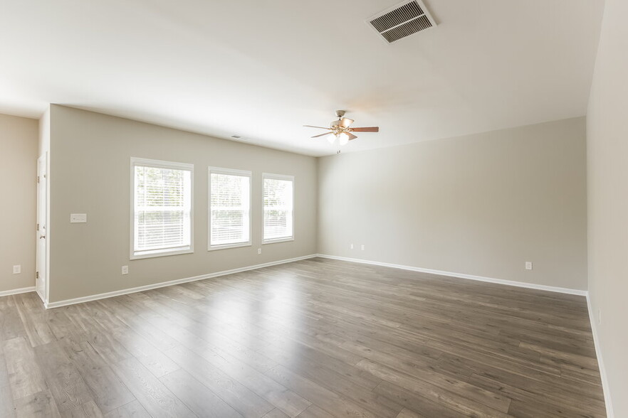 Building Photo - 1070 Sutherland Dr