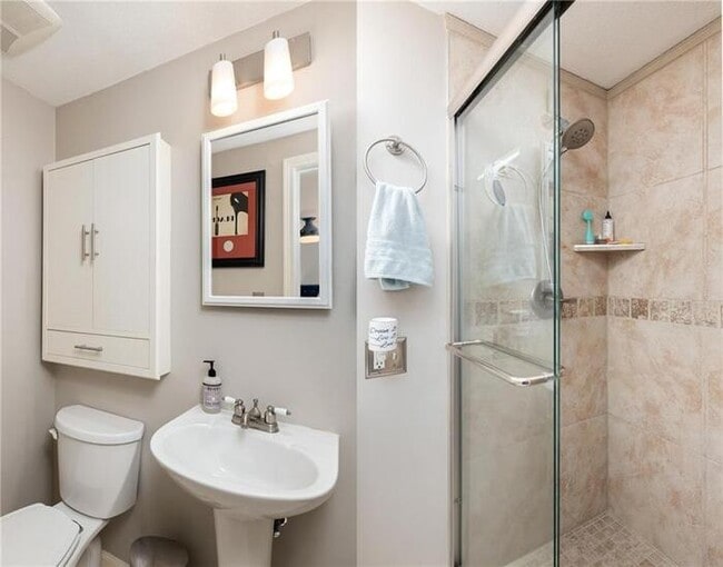Building Photo - Gorgeous updated 2 bed/2 bath PV charmer