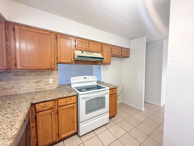 Building Photo - 612-614 Towne House Ln