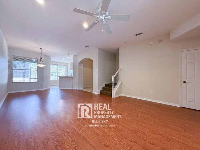 Building Photo - 2047 Park Crescent Dr