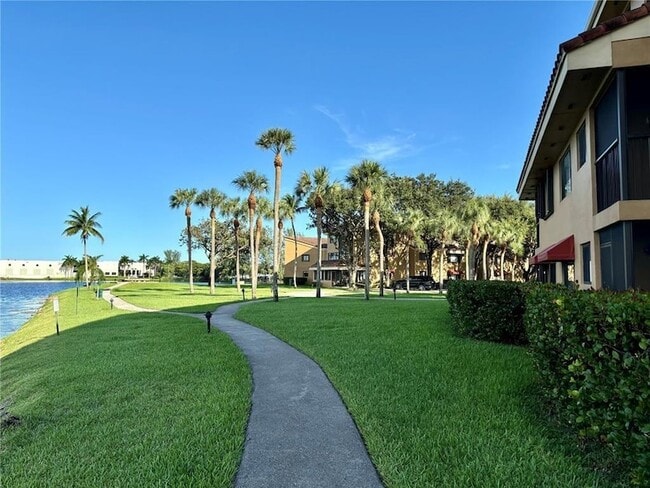 Building Photo - 15525 Miami Lakeway N