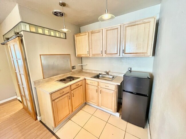 Building Photo - **RESERVE FOR SUMMER 2026** Charming home ...