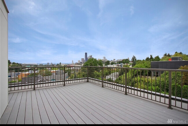 Building Photo - 829 19th Ave S