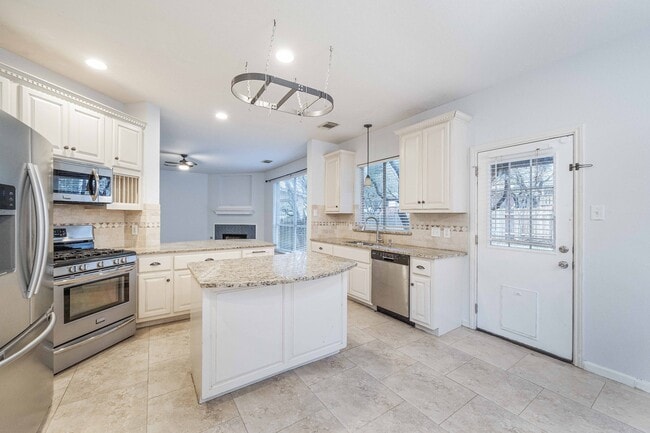 Building Photo - 12536 Canyon Glen Dr
