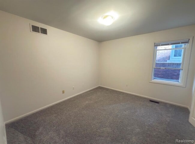 Building Photo - 846 Beaconsfield Ave