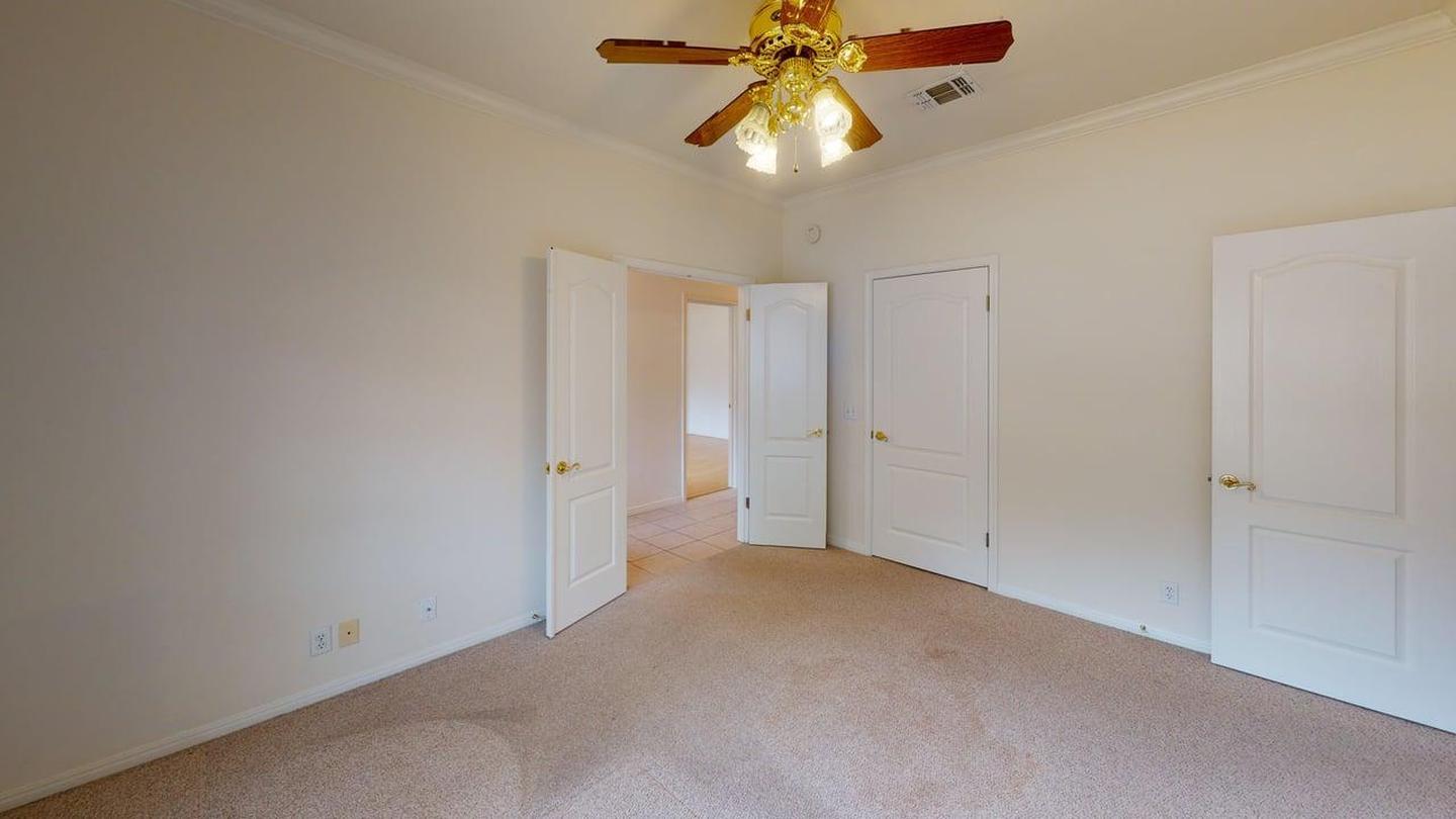 Building Photo - 403 Maple Run Dr
