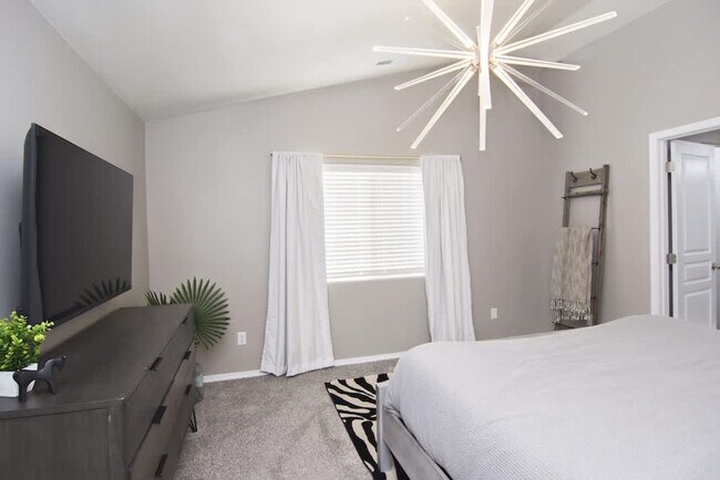 Building Photo - 2023 E Elm Grove Dr