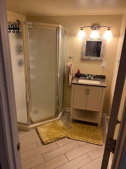 Bathroom - 2525 Wendover Rd