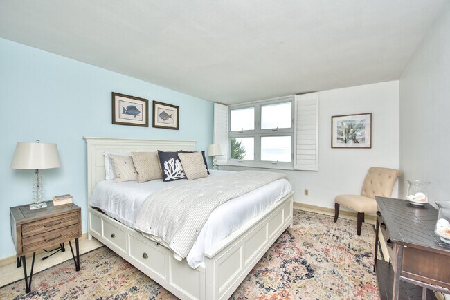 Building Photo - Condo on the Beach in the Moorings