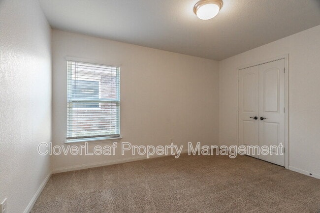Building Photo - 8003 Oxbow Way
