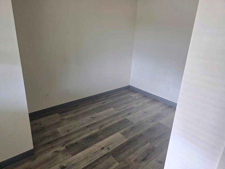 Building Photo - 300 Whitesell Ave W