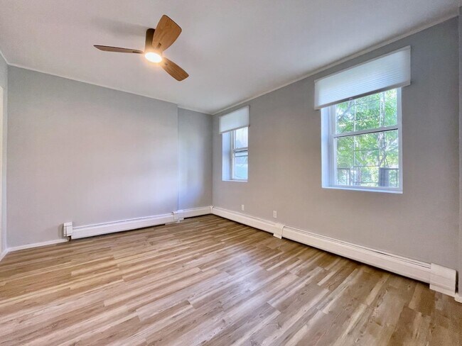 Building Photo - 259 3rd St